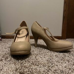 Nude Pumps